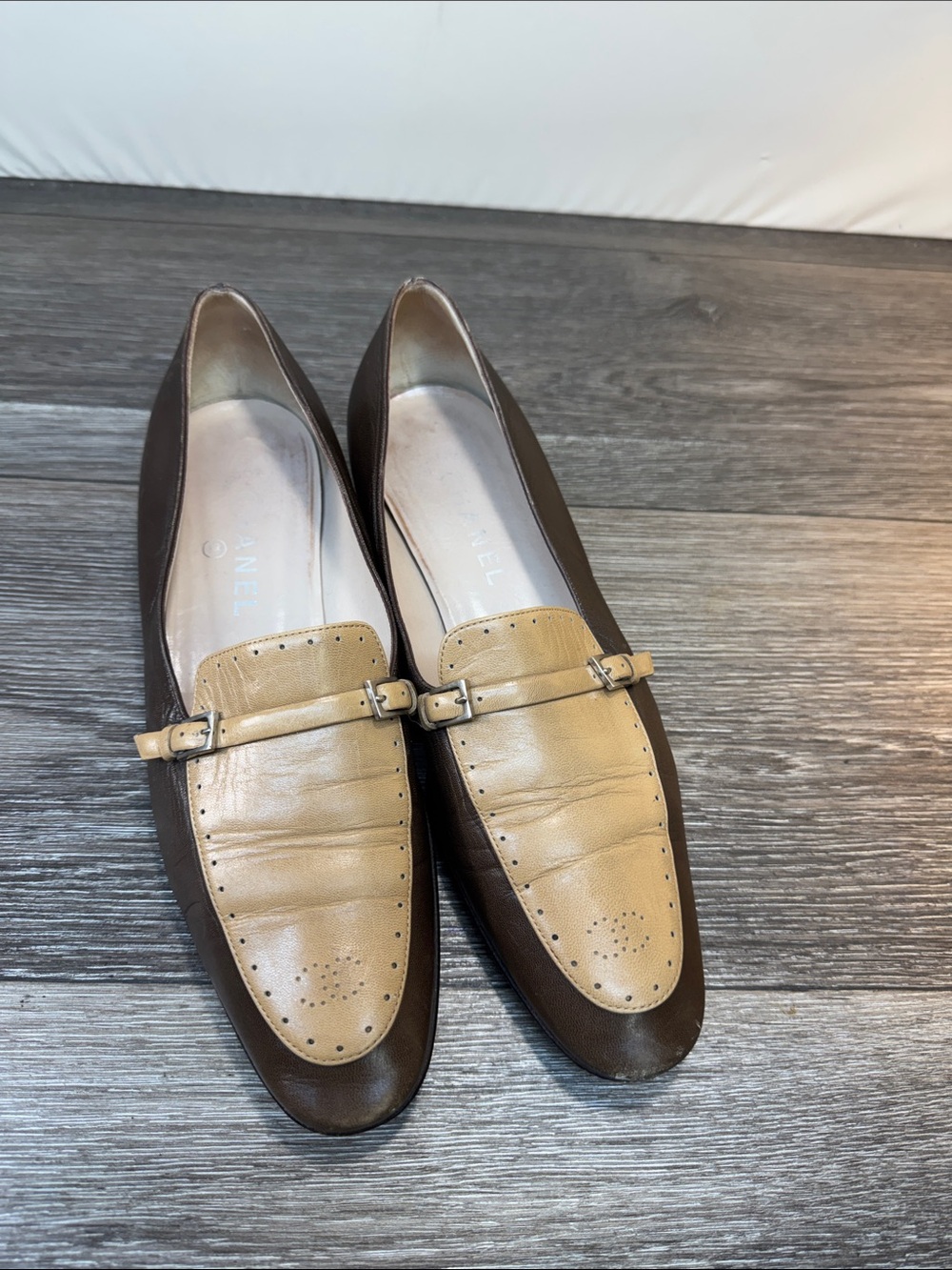 CHANEL Two-Tone Brown and Cream Leather Slip-On Loafers woman’s SZ 40 (h216) - Picture 9 of 9